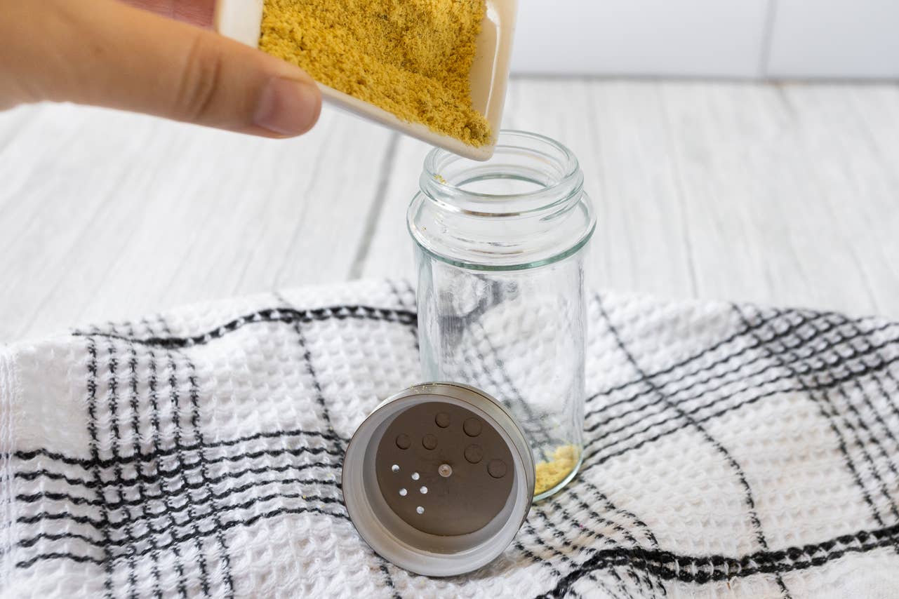 Fox Run Glass Spice Jar, 4 Ounce Seasoning Shaker